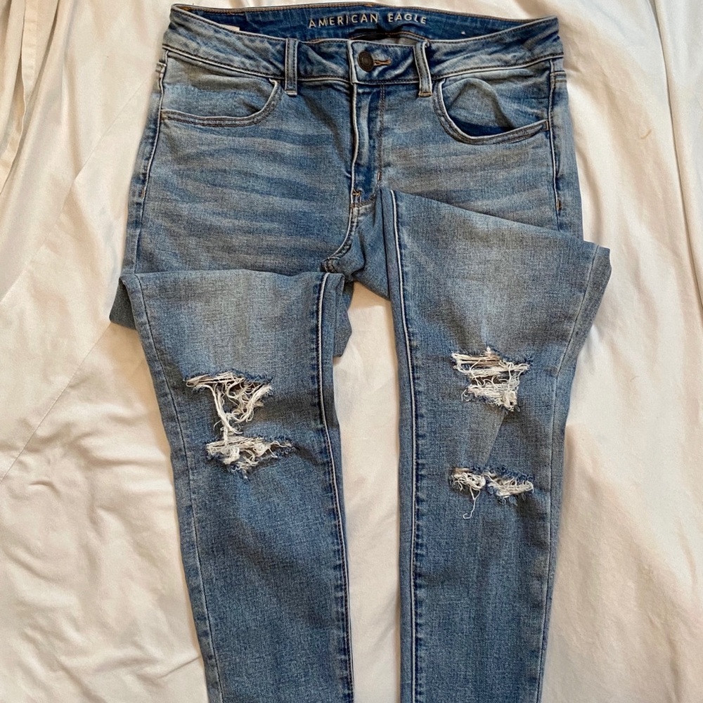 American Eagle distressed jeans 8Short